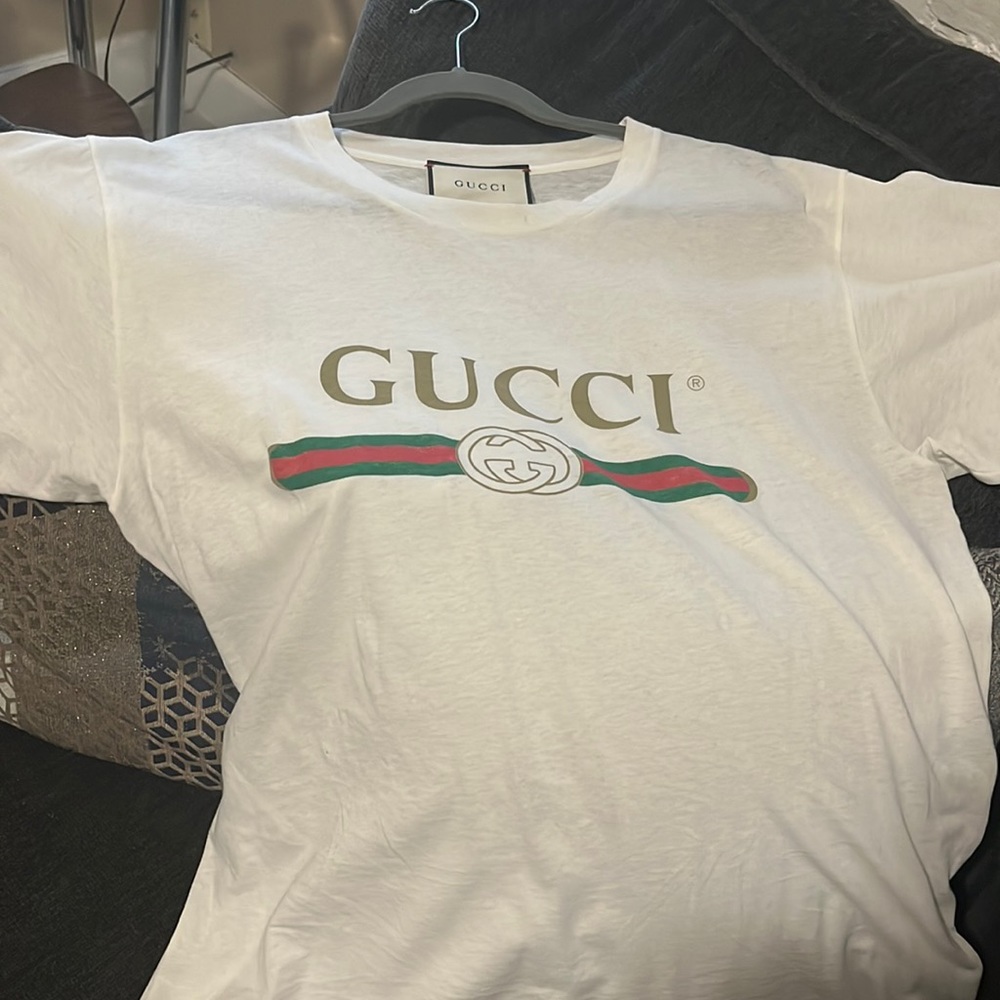 Ladies Gucci Distressed Top wore once have all original tags and box